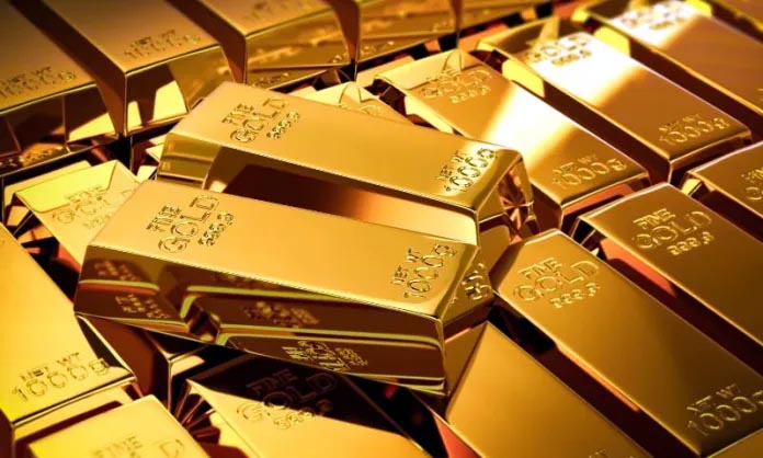 Gold prices decline by Rs3,000 per tola
