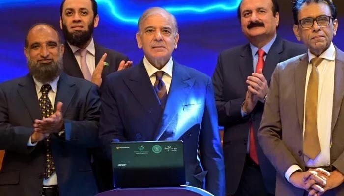PM Shehbaz launches scheme to distribute 500,000 Chromebooks to students